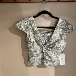 Cute, Ruffled Short-sleeved Vacation Crop Top